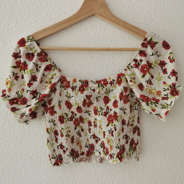 Cute crop-top