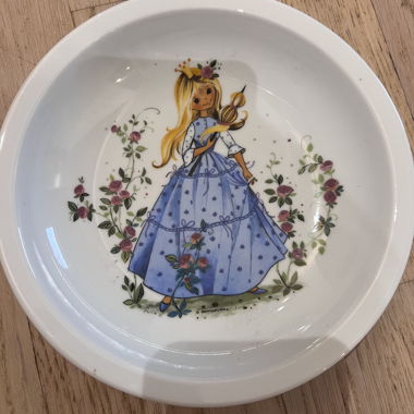 3 assiettes pour enfants en porcelaine
