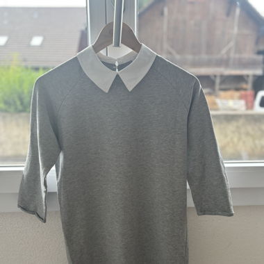 Graues Langarmkleid