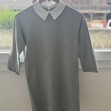 Graues Langarmkleid