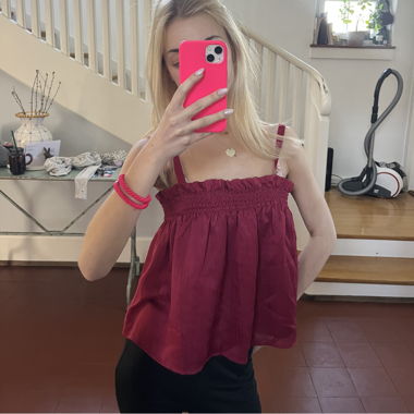 Haut rouge à smocks
