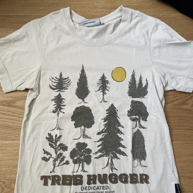 Tree hugger T-shirt 