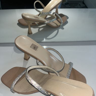 Talon ouvert nude à strass, taille 39