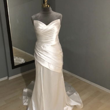 Elegant Wedding Dress Impeccable Condition