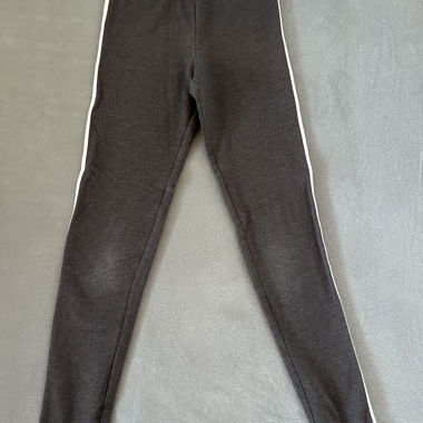 Schwarze Leggings mit Seitenstreifen