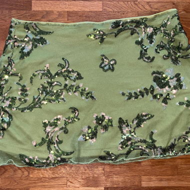 Grüner glitzer Minirock mit Blumenmotiv