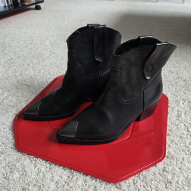 Bottines chevilles noires avec embout argenté