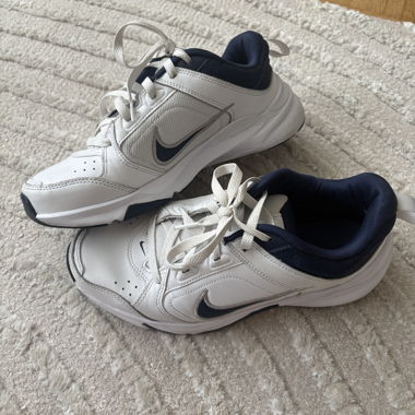 Nike Sneaker EUR 40.5 weiss/navy