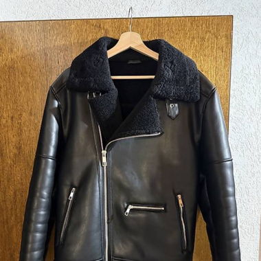 Blouson en similicuir taille L Zara couleur noir