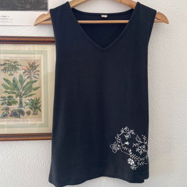 the cutest 90s blach and white embroidered tanktop