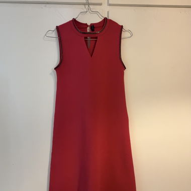 Rotes GUESS-Top