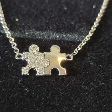 Puzzle pendant necklace