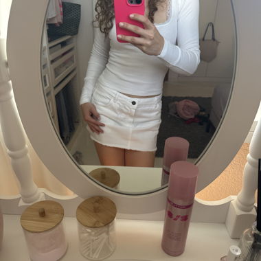 T-shirt blanc à manches longues avec dentelle