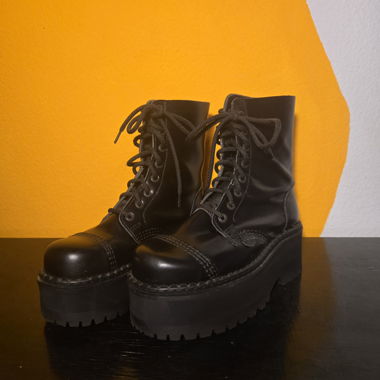 Platform commando boots
