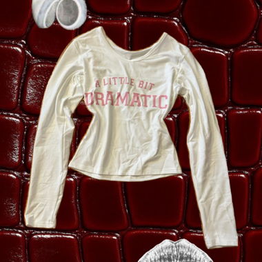 Weisses Langarmshirt ‚A Little Bit Dramatic‘