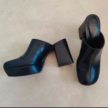 Zara schwarze Chunky-Mules 39