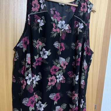 Black Sleeveless Floral Top