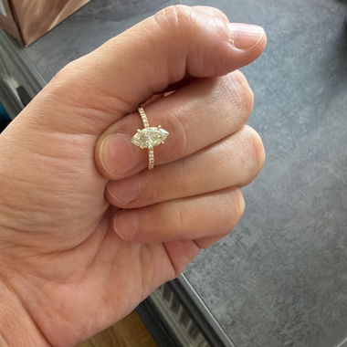 Goldring mit Diamant