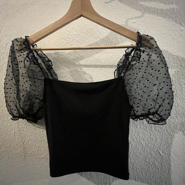 Top Nero con Maniche a Mongolfiera