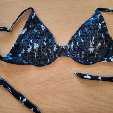 Top bikini estivo blu