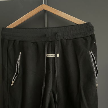 Short Essentiel