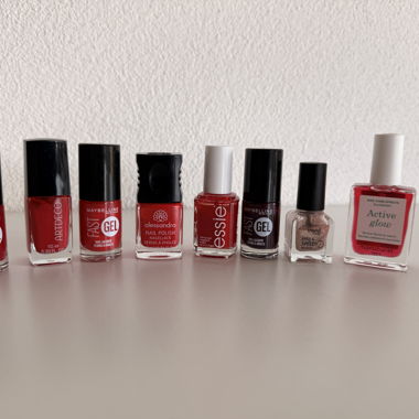 Set di smalti per unghie rosso