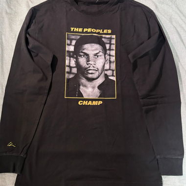 Schwarzes Langarm‑T-Shirt