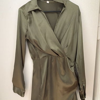 Robe portefeuille vert olive