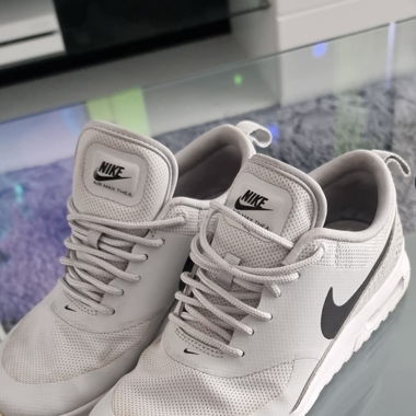 Nike Thea