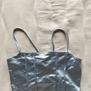 satin croptop mit schnürung
