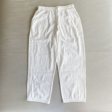 Pantaloni bianchi boho in cotone con pizzo