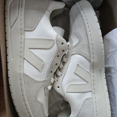 Veja V-10 Sneaker