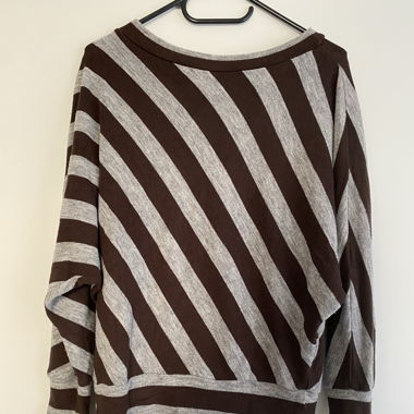 Braun-grauer Pullover