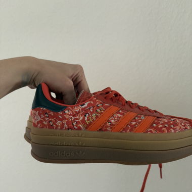 Adidas orange à motif