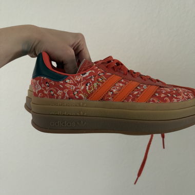 Adidas orange à motif