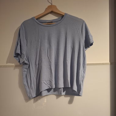 blaues Shirt