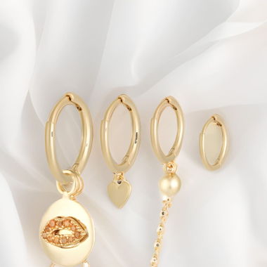 Love Lips Earrings - Playful and Elegant Design