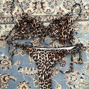Completo bikini con stampa leopardata