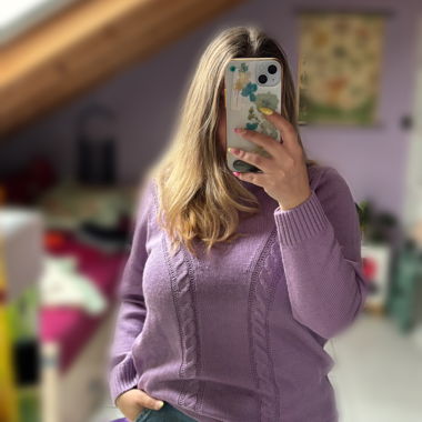 Pull violet en laine avec patte de boutonnage