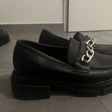 LOAFERS MIT KETTE