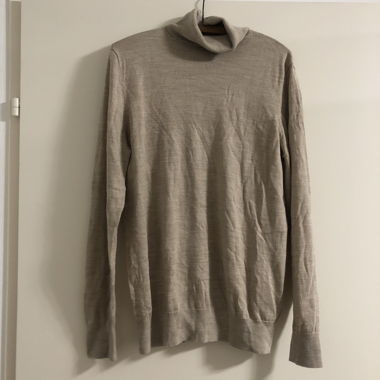 Maglione con collo alto beige