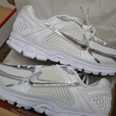 Nike Vomero 5 Chrome Toe