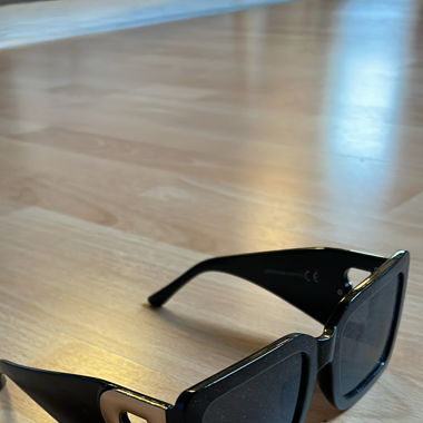B gold Glasses 