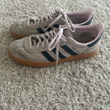 adidas pink spezial