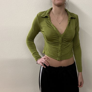 Grünes Top