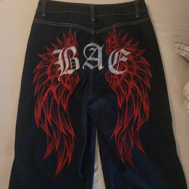 Baggy Jeans with eye-catching embroidery