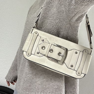 Guess pouch