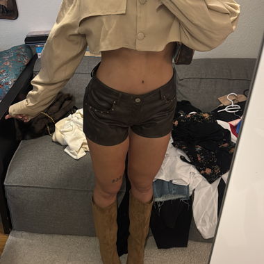 Beiger Cropped Trench-Top