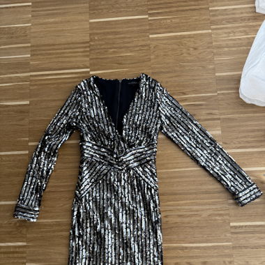 Neues GUESS Pailletten-Kleid, Gr. XS, Figurbetont