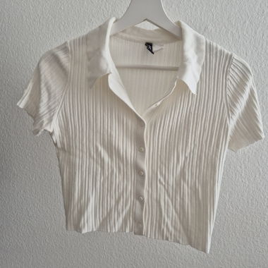 Weisses T-Shirt mit Kragen